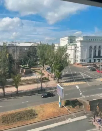Офисное здание в Ворошиловском районе города Донецка. Донецк