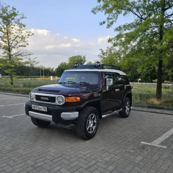 Продажа автомобиля в хорошем состоянии, Toyota FJ Cruiser. Донецк