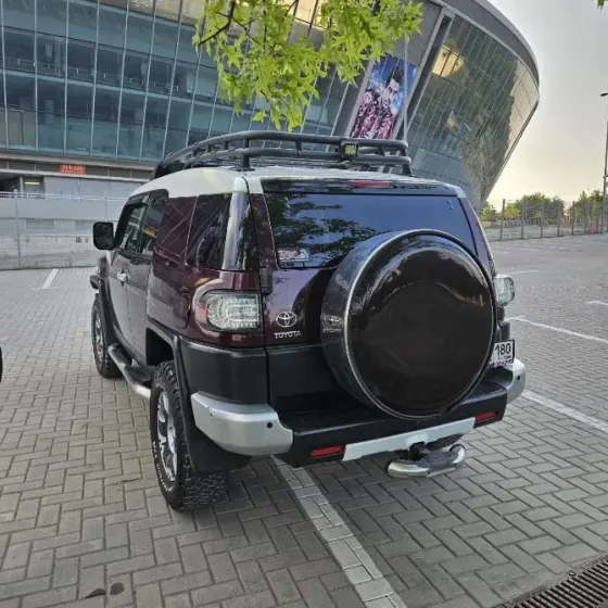Продажа автомобиля в хорошем состоянии, Toyota FJ Cruiser. Донецк