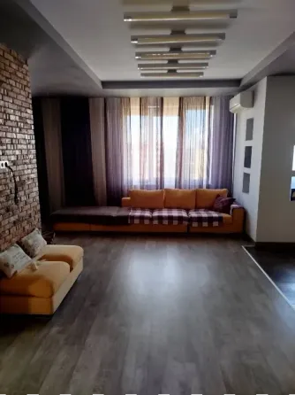 3-комнатная квартира,150м2,15/18,Ворошиловский,пр-т Панфилова.Цена 13,5млн Донецк