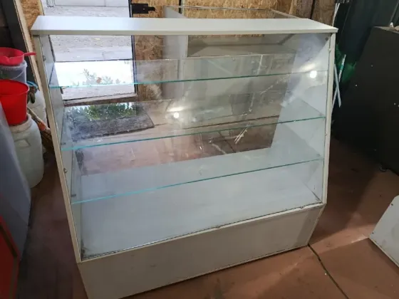 4 торговых прилавка. 3000 каждый. можно по отдельности Макеевка