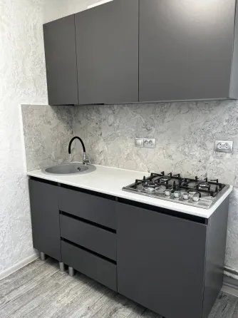 продается 4 к кв Сомова Азотный Донецк
