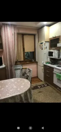 продам 3 к.кв. киевский р. привокз. пл..артема 6000 мил р. Донецк