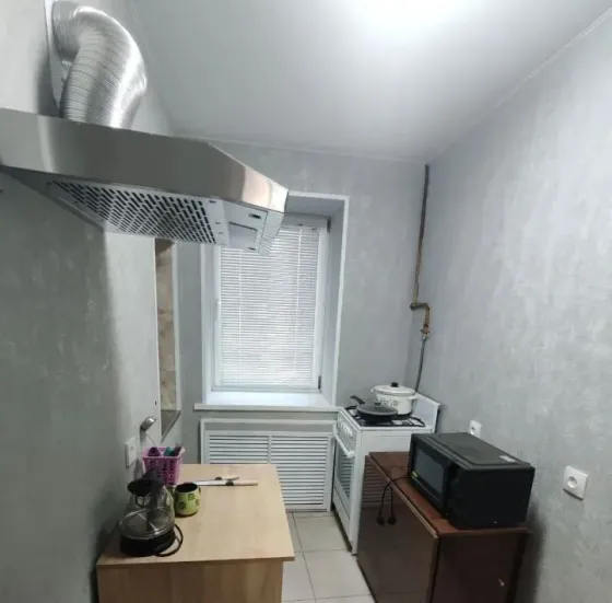 Квартира свободна и подготовлена к новым жильцам. Площадь - 45 м², на 4 этаже Донецк