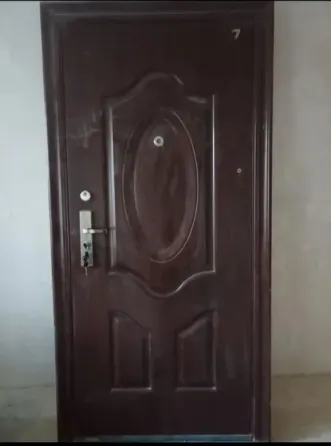 Продам входную металлическую дверь (б/у) Донецк