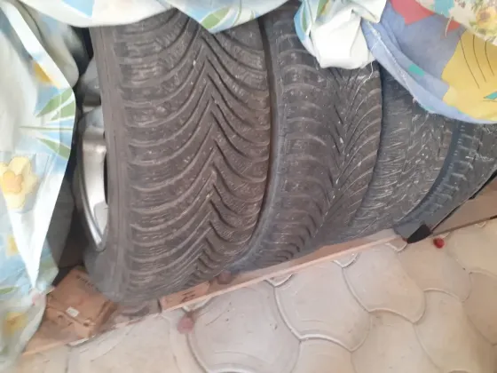 Продам комплект колес,зимняя резина,титановые диски.4шт. Мариуполь