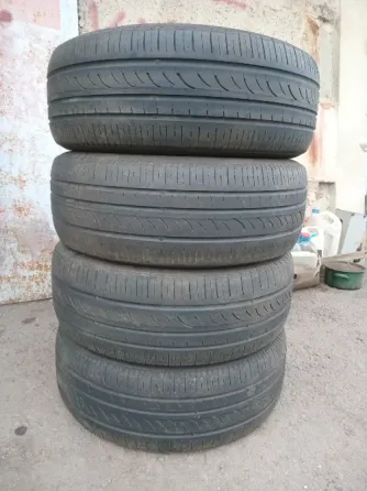 Продаю комплект летней резины 235 60 18 Донецк