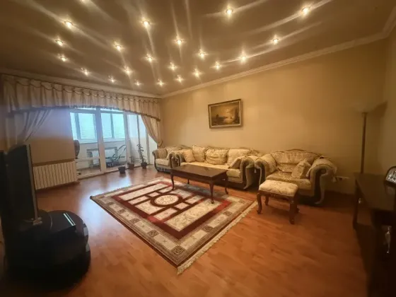 Крупногабаритная трехкомнатная на ркка Донецк