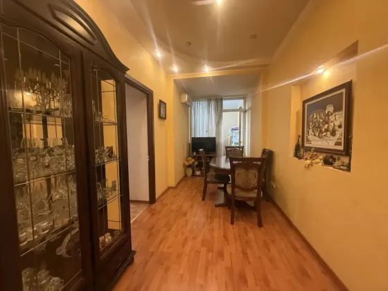 Крупногабаритная трехкомнатная на ркка Донецк