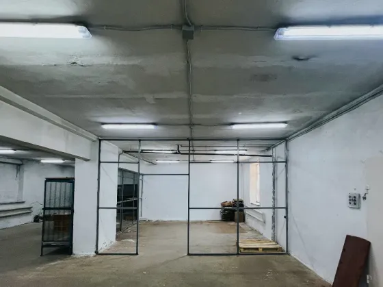 Аренда склада 300 м² для бизнеса | с рампой, офисом и отоплением | Буденновский район Донецк