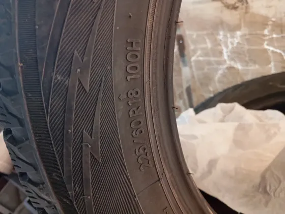 Продам зимние шины 225\60\r18 Донецк