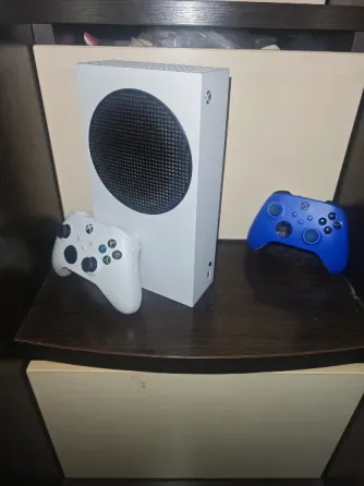Xbox series s с двумя геймпадами Донецк