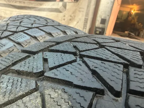 Продам шины BRIDGESTONE Blizzak 265/50R19 Донецк