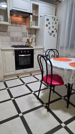 Сдам люкс квартиру 2-х к.кв 23жмр Мариуполь