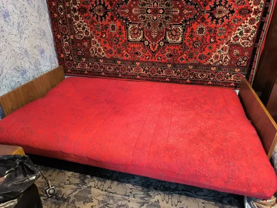 Отдам даром кровать, шкаф, диван, сервант, швейная машинка Макеевка