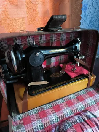 Отдам даром кровать, шкаф, диван, сервант, швейная машинка Макеевка