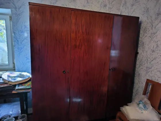 Отдам даром кровать, шкаф, диван, сервант, швейная машинка Макеевка