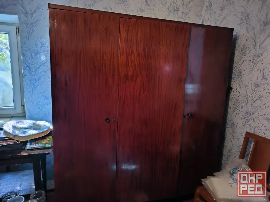 Отдам даром кровать, шкаф, диван, сервант, швейная машинка Макеевка - изображение 3