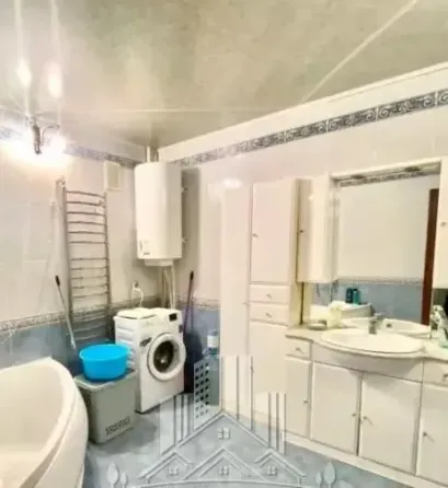 Продам 4х комн квартиру по ул.Артема Донецк