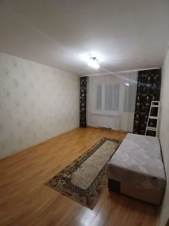 1комн.кв., 2/5эт., кирпич, общ. площадь 33м², комн.17м², кухня 7м², обычное жилое состояние Донецк