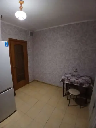 1комн.кв., 2/5эт., кирпич, общ. площадь 33м², комн.17м², кухня 7м², обычное жилое состояние Донецк