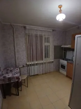 1комн.кв., 2/5эт., кирпич, общ. площадь 33м², комн.17м², кухня 7м², обычное жилое состояние Донецк
