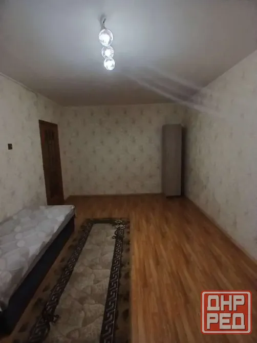 1комн.кв., 2/5эт., кирпич, общ. площадь 33м², комн.17м², кухня 7м², обычное жилое состояние Донецк - изображение 2