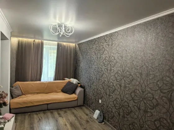 Обмен квартиры и машины на дом в Мариуполе Мариуполь