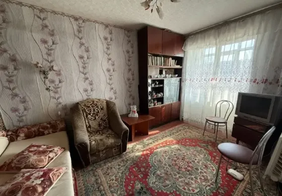 Продается просторная 4-ком. квартира, г. Торез, м-н "30 лет Победы" Торез