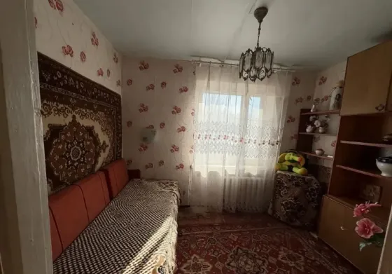 Продается просторная 4-ком. квартира, г. Торез, м-н "30 лет Победы" Торез