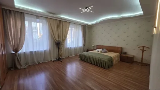 Сдам 3к 150 кв. м пл. Ленина. Накопитель! Возможен б/н! Донецк