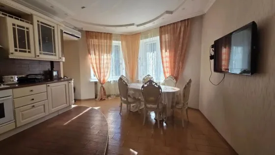 Сдам 3к 150 кв. м пл. Ленина. Накопитель! Возможен б/н! Донецк
