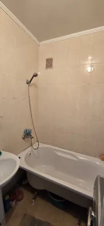 Продам 3-комн. квартиру с автономным отоплением в р-оне Мирного рынка. Макеевка