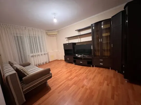 Продам 2-х ком квартиру 10/10, 54 м2. Киевский район, Университетская 136 Донецк