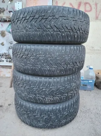 Продаю комплект зимней резины 225 60 17 Донецк
