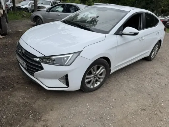 Hyundai Elantra 2019 года 2.0 Бензин / Газ Донецк