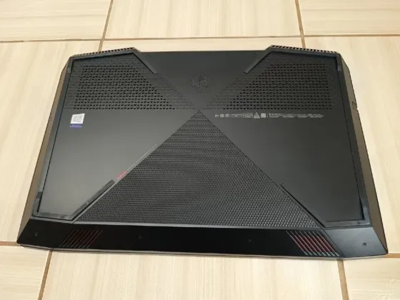 HP Omen 17-an013tx/17,3-120гц/Intel Core i7-7700HQ/16 Гб DDR4/SSD M2 NWMe-128 Гб+HDD на 1Тб/GTX 1060 Донецк