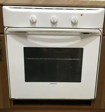Продам электро духовку Ariston Донецк