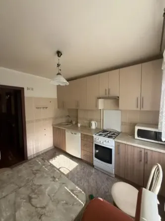 Продам трехкомнатную квартиру в Ленинском районе Донецк