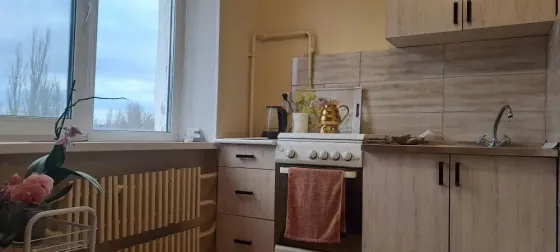 продам крупногабаритную 1-комнатную квартиру на пл.Свободы Донецк