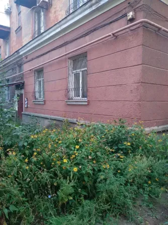 Продается 2-х комнатная квартира под офисное помещение, ул. Кирова Алчевск