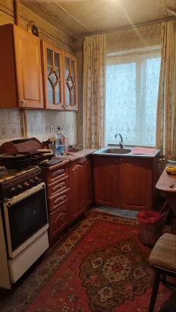Продаю 2 ком. кв. 3/9, б. Шахтостроителей Донецк