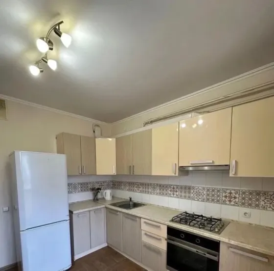 Сдается двухкомнатная квартира в куйбышевском районе донецка, рядом с магазином «топаз», на улице ку Донецк