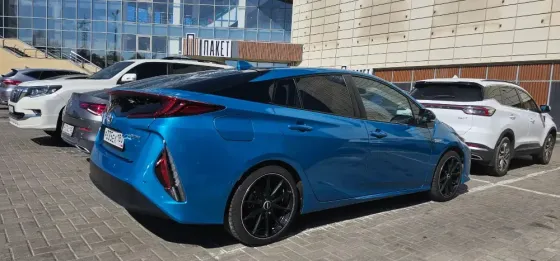 Продаётся Toyota Prius Prime Limited. Донецк