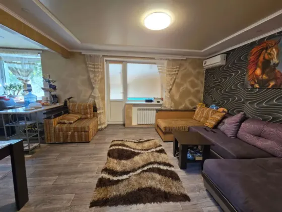 Продам 3-х комнатную квартиру с евроремонтом, Гвардейка центр, ориентир 5-я больница. Макеевка