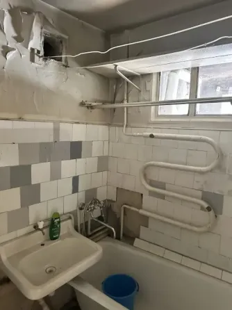 Продаю 2 ком Ленинский р-н парк Славянской культуры Донецк