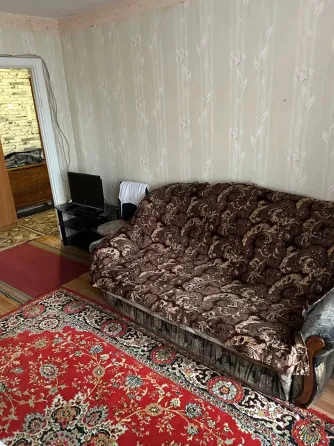 2 к.кв 3/9 Шахтёрская площадь. Церковь. Донецк