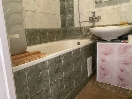 продам большую 1-комнатную квартиру на пл.Свободы Донецк