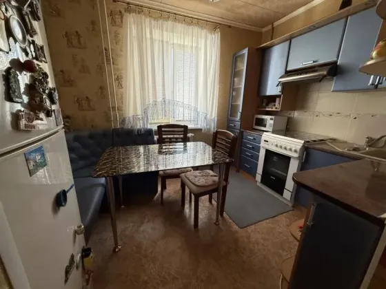 Продается 2к Широкий гипермаркет Манна Донецк