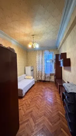 Продается 2-х ком. Сталинку по ул. Университетская Донецк